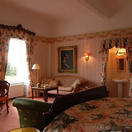 בית הארחה Artramon Farm *